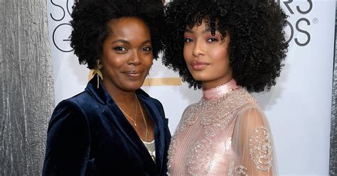 yara shahidi and her mom.